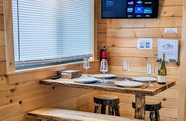 Cozy Cabin on Seneca Wine Trail, Sunsets, Fire pit 4