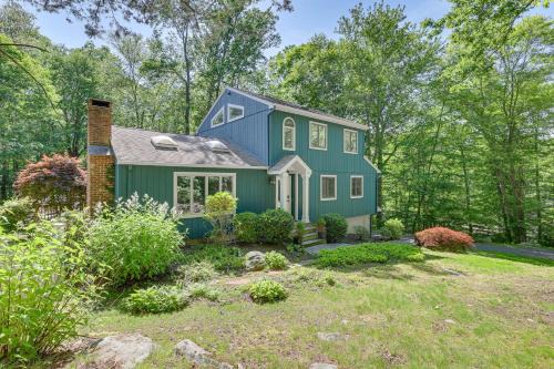 Cozy Woodland Home! Ski and Hike Coastal Connecticut