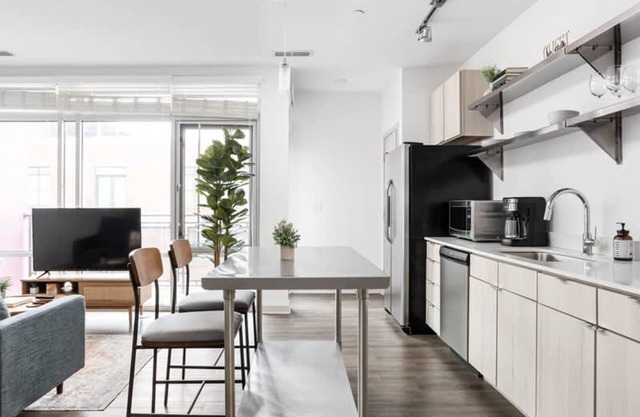 Cozysuites I Trendy 1BR Bottleworks Indy 2