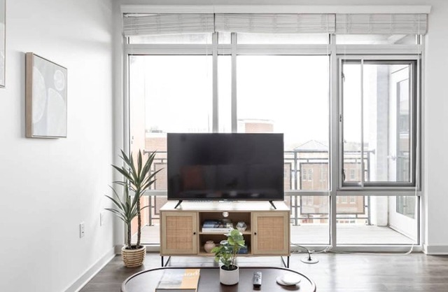 Cozysuites l Dream 1BR Bottleworks Indy 6