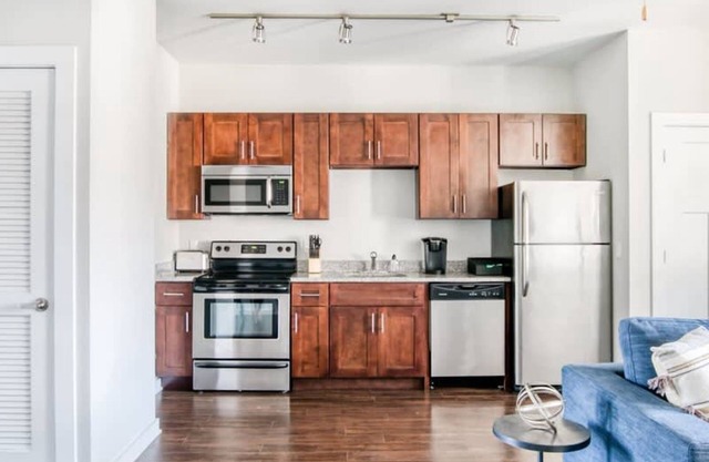 Cozysuites Music Row Chic 1BR w Free Parking 57