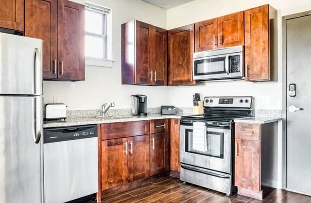 Cozysuites Music Row Spacious 2BR w Free Parking46