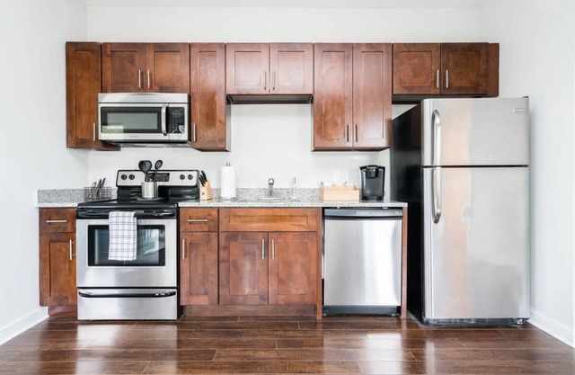 Cozysuites Music Row Stunning 2BR -free Parking 35