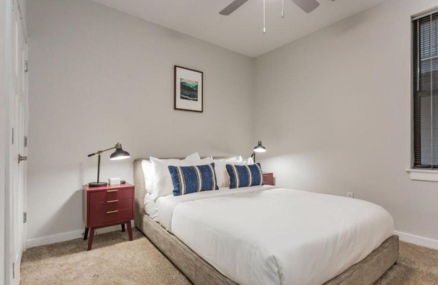 CozySuites Music Row Spacious 1BR with free parking 30