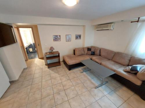 Crab's Original Apartment 1