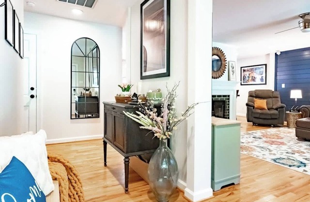 Crabtree Valley Retreat - Lenovo Center, RDU, UNC Rex