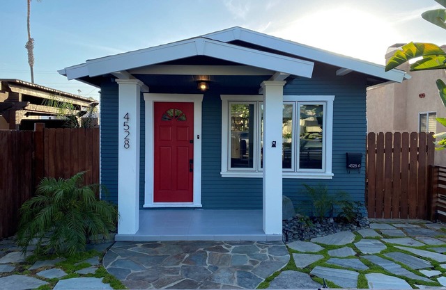 Craftsman Bungalow- University Heights 2BR Home