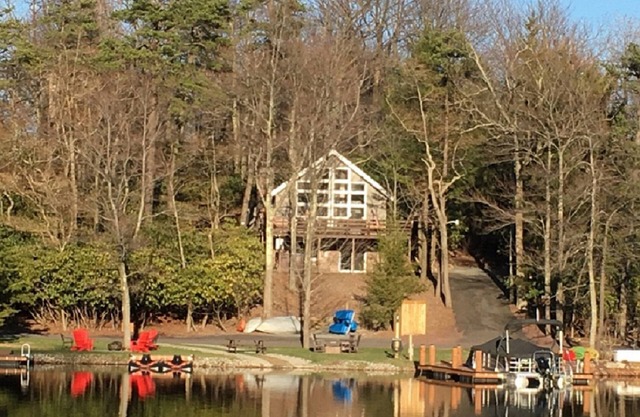 ¡EL TAMAÑO DE LAS 4 ESTACIONES EN EL HERMOSO ESCAPE DEL LAGO EN LAKE HARMONY!