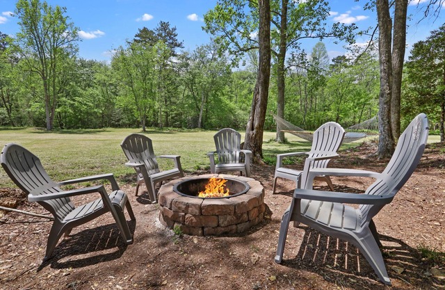 CreekFront Cabin- 4 Acres- FirePit & Place- Game Tables- Private Yet Close to BR