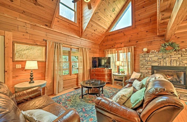 Creekside Bryson City Cabin with Private Hot Tub