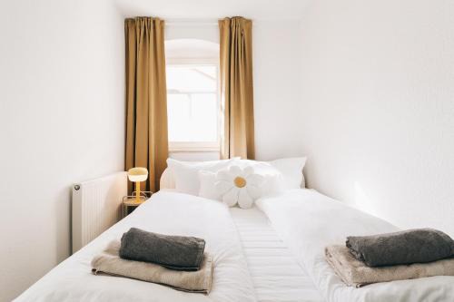 Creekside Colors - Playful Apartment