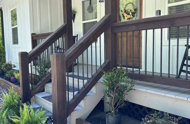 Creekside Cozy Cabin