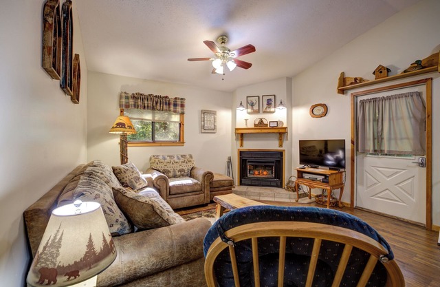 Creekside Haven: 3 dormitorios, 2 baños Cottage en Sautee Nacoochee, capacidad para 6
