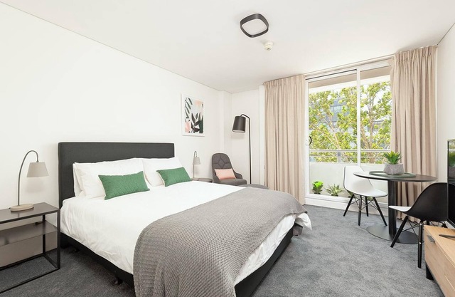 Cremorne - MP303 Military Road - Convenient Studio in the Heart of Cremorne with Shops, Dining Transport at Doorstep