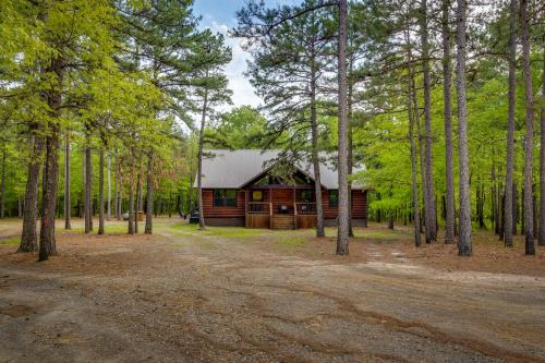 Cross Timbers Cabin on The Grove's 25-Acres