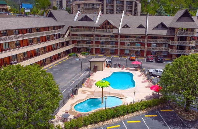 Crossroads Inn & Suites