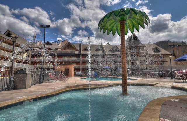 Crossroads Inn & Suites