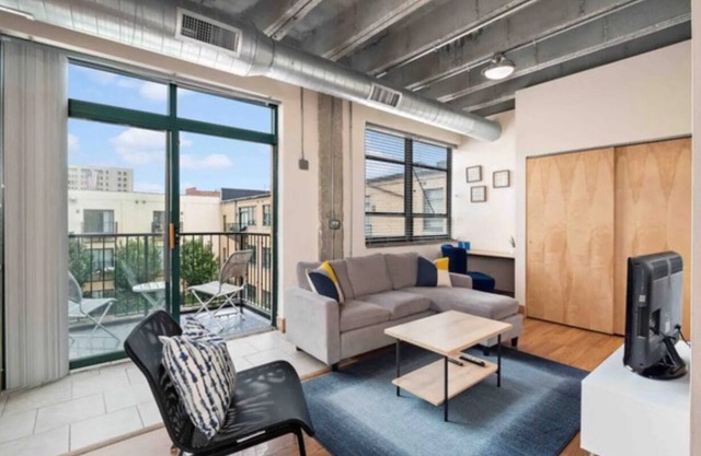 Crown Hidden Suite Free Self-Prepared Breakfast Free Street Parking