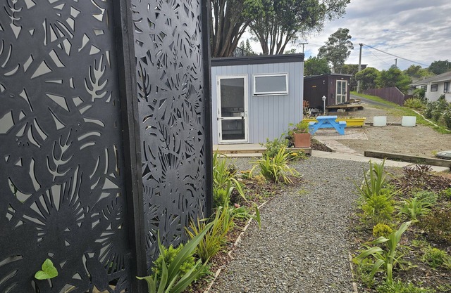 Maketu Beachside Haven Crows Nest Cabin Sea View's & Pet-Friendly