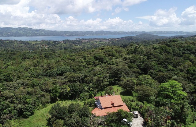 No hay otra propiedad con tanta belleza expansiva como esta propiedad. Sigue leyendo.