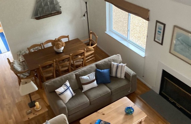 Culloden Shores 4 BED 2 BATH; Steps to the Private Beach + Outdoor Shower!