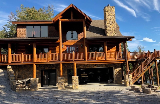 Cumberland Haven! One mile to Cumberland Point boat ramp and park.