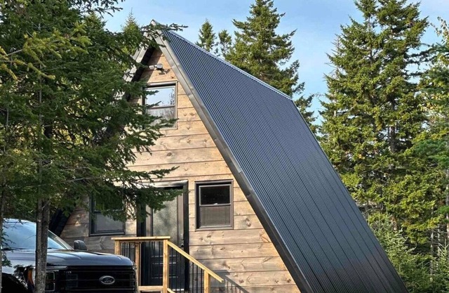 Custom-built Aframe cabin! With hot tub, fire pit, and lake access!