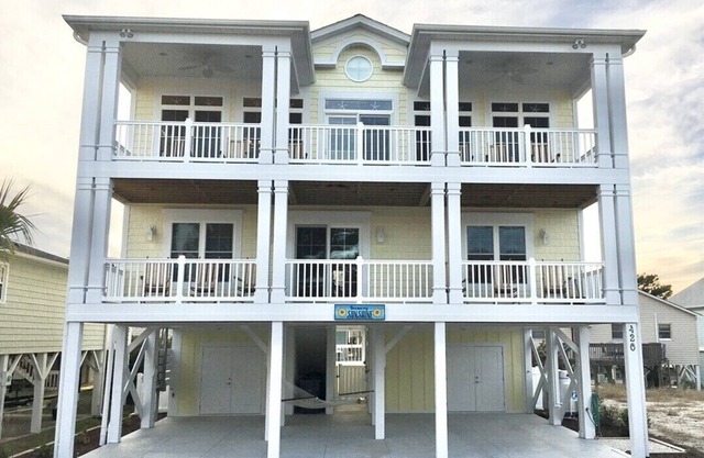 Nueva casa de playa construida a medida con una piscina privada!