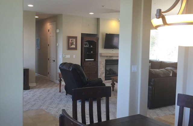 ¡Hogar personalizado en vecindario tranquilo en el tranquilo condado de San Diego!