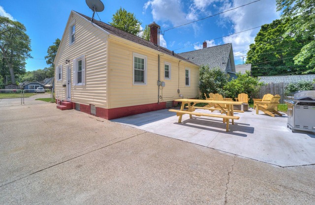 Cute Cape Cod House!