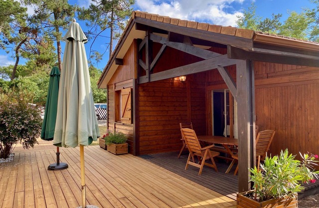 Bonito chalet con jardín, en una playa ideal y en el centro.