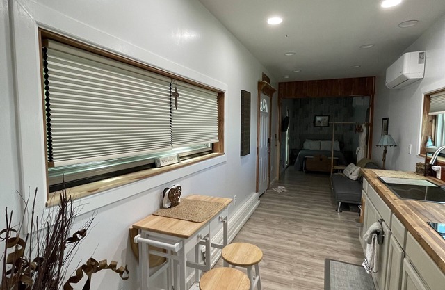 Cute Container Cottage with all amenities of home