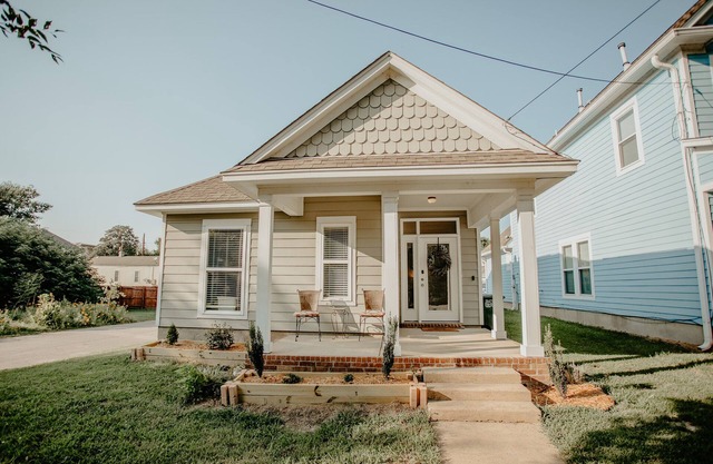Cute & Cozy Home 1 mile to St. Jude / 2miles from Beale st. /Pet Friendly!