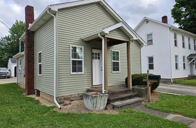 Cute l'il green house in welcoming Norwalk, Ohio.