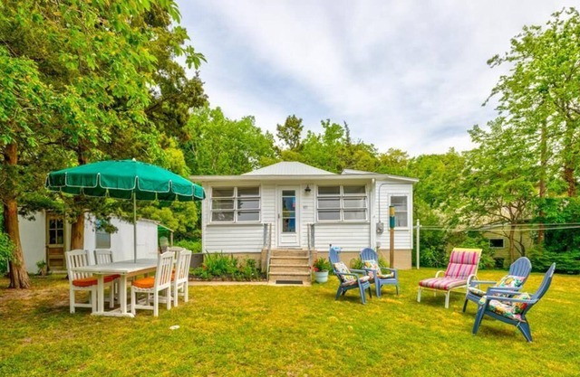 Cute Lake Cottage in the Point, Sleeps 6