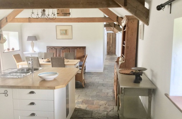 CwCw Barn - Cuckoo Barn, en una ladera cerca de Brecon Beacons