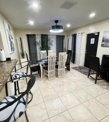 D&B Paradise Near Airport and Beaches