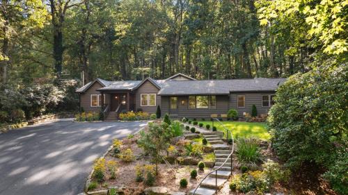 Dahlia House, 5 BDRM, Walk to town