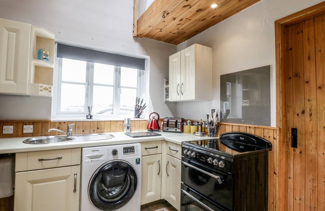 DALEGARTH, romantic, character holiday cottage in Ilminster