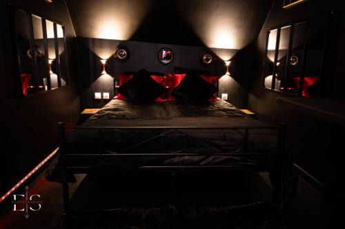 Dark love room