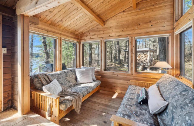 3 bed 1 bath cottage on Lake Rosseau