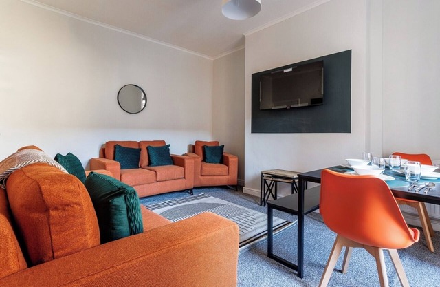 Darlington 4BD Home: Modern Comfort and Free Parking