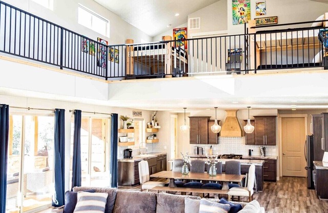 DAYBREAK AHORA ABIERTO! ¡OFRECIENDO LUJO Y GRANDES ESPACIOS!