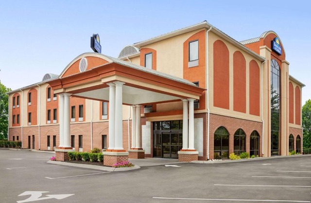 Days Inn & Suites by Wyndham Murfreesboro