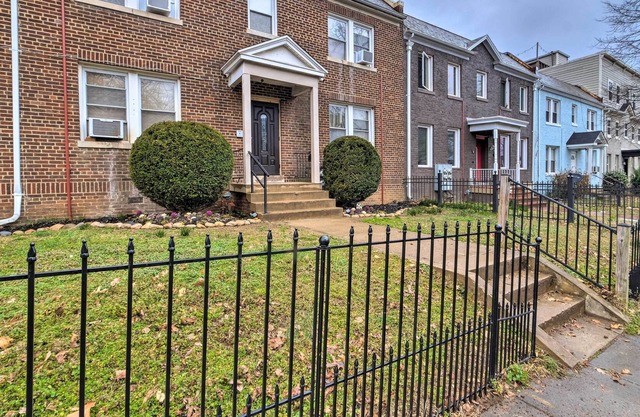 DC Apt - Walk to The Fields at RFK Campus!