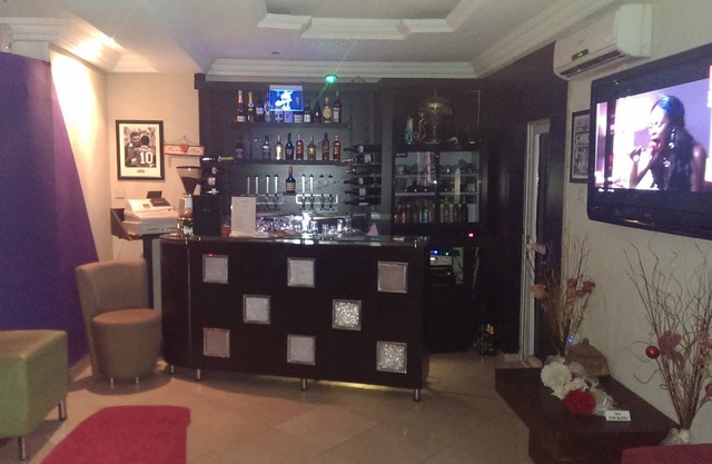Dcove Hotel & Suites