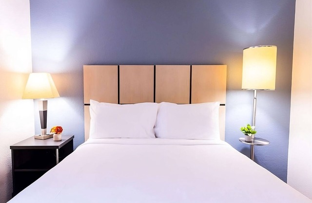 Discover the Texas State Capitol from Prime Location w/ Self Parking & Breakfast