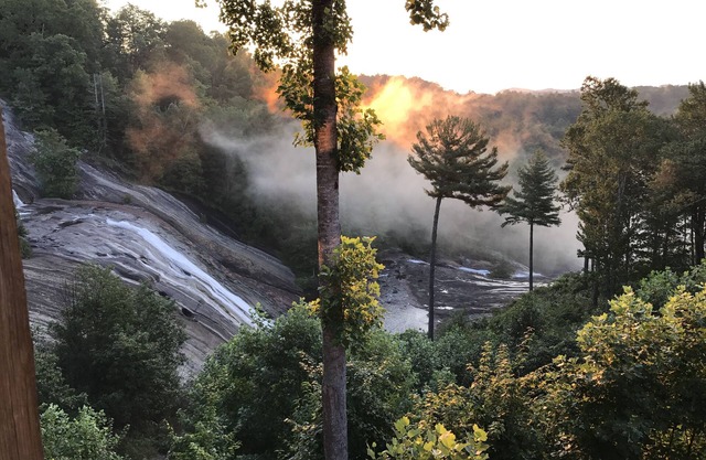 DECEMBER 2025!!!! BOOK 5 NIGHTS GET 10% OFF! SMOKEY MOUNTAINS & WATER FALL VIEW!