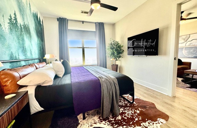 Deep Ellum Redefined / Come Stay / Free Parking / King Bed / Walk to The Factory