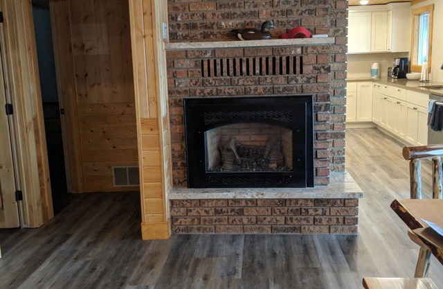 Frente al agua profunda, espaciosa cabaña 7br, muelle privado